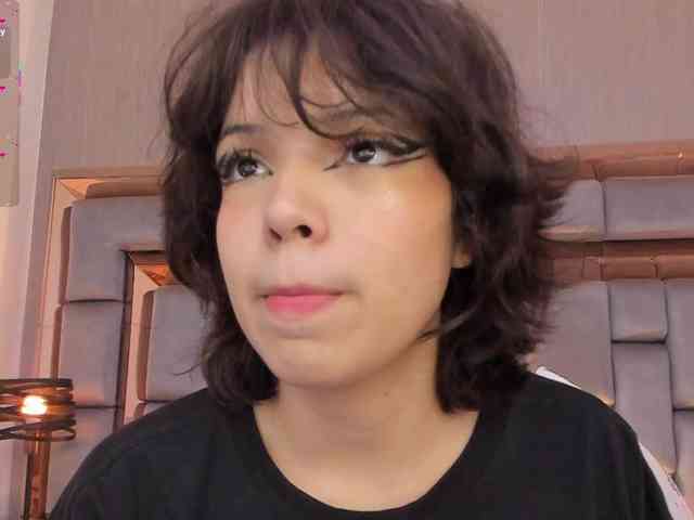 SophieCollins webcam