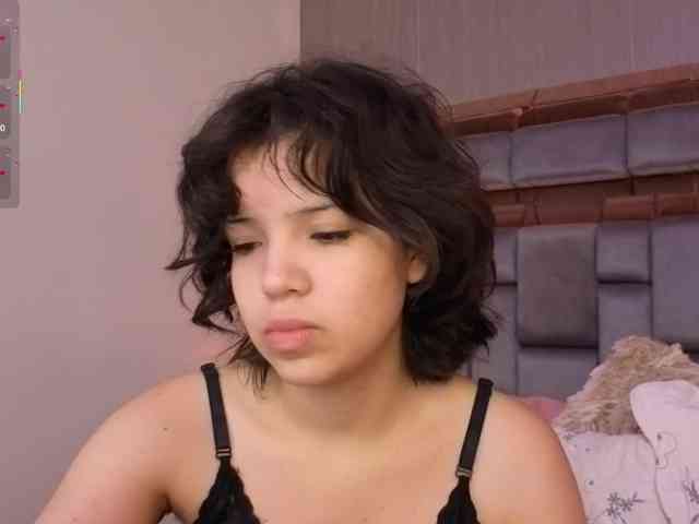 SophieCollins webcam