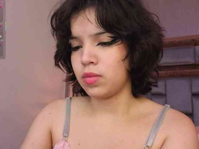 SophieCollins webcam