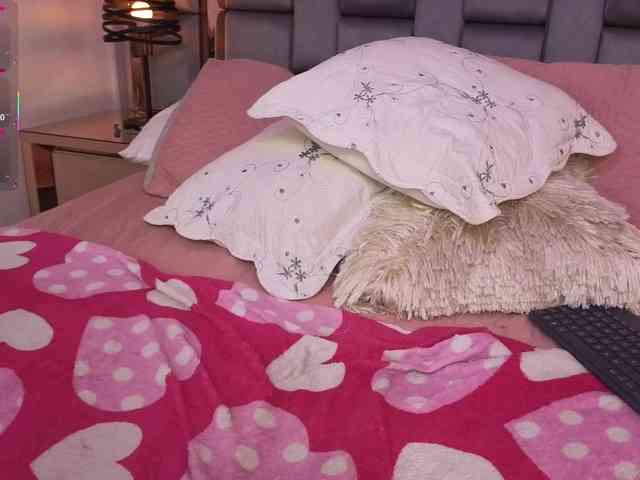 SophieCollins webcam