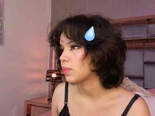 SophieCollins webcam
