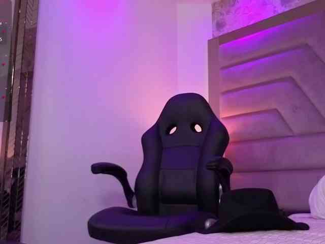 SophieCollins webcam