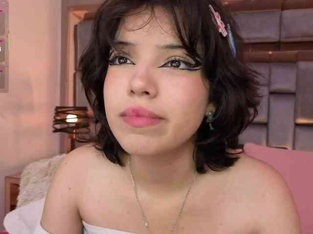 SophieCollins webcam