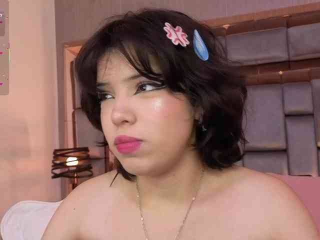 SophieCollins Live Webcam on BongaCams