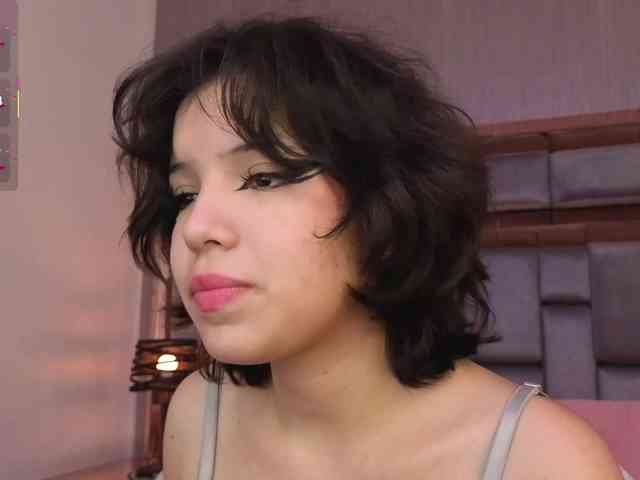 SophieCollins webcam