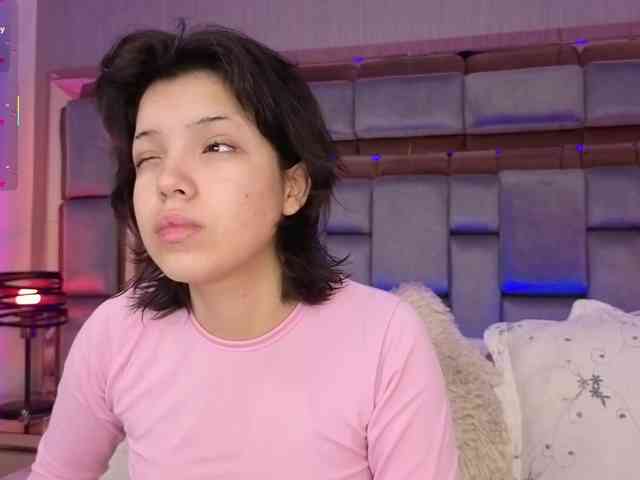 SophieCollins webcam