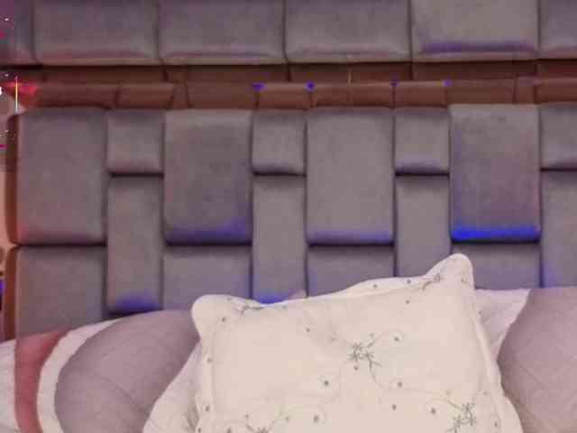 SophieCollins webcam