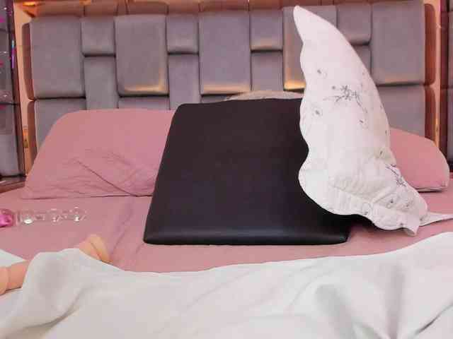 SophieCollins webcam