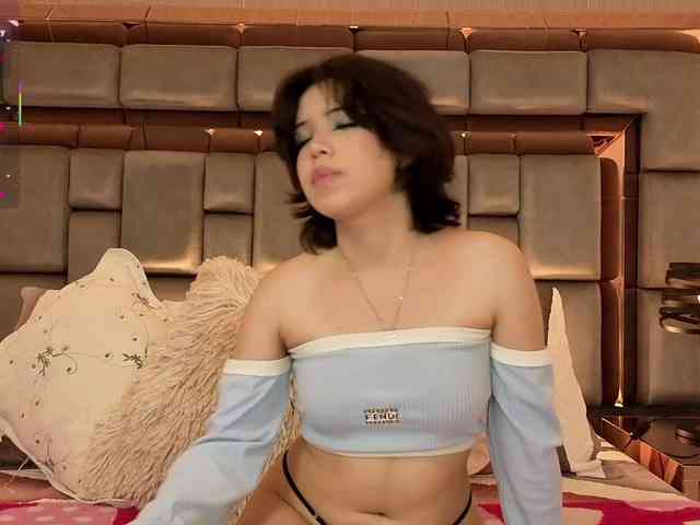 SophieCollins webcam