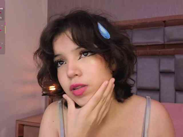 SophieCollins webcam