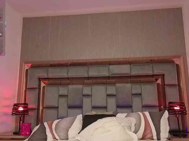 SophieCollins webcam