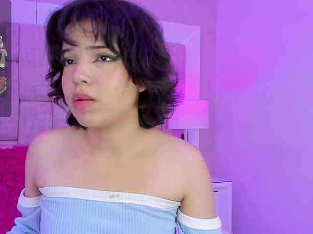 SophieCollins webcam
