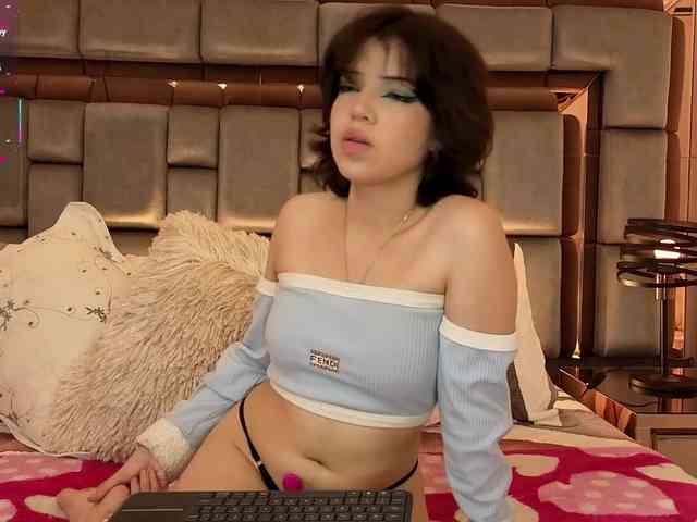 SophieCollins webcam