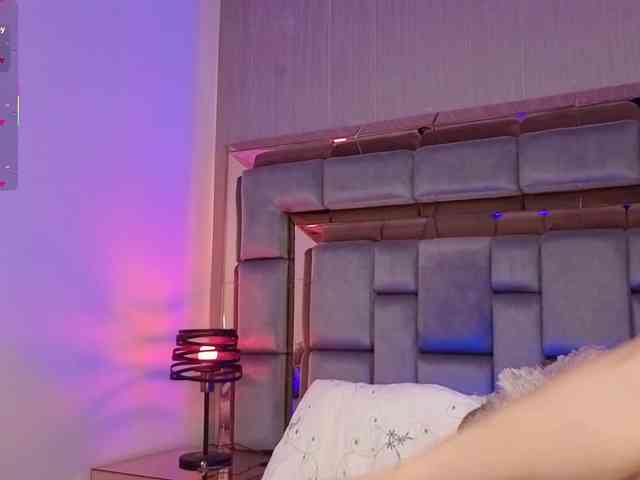 SophieCollins webcam