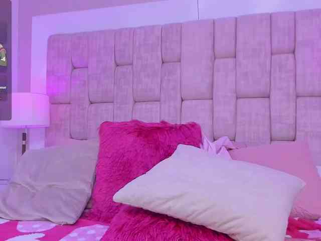 SophieCollins webcam