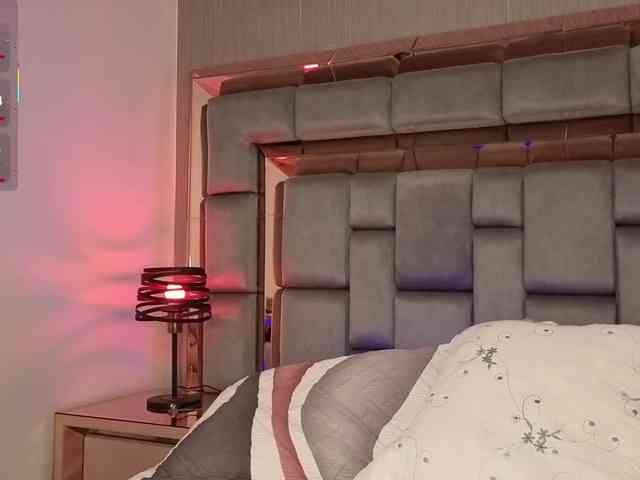 SophieCollins webcam