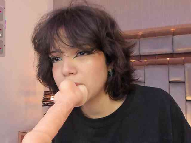 SophieCollins webcam