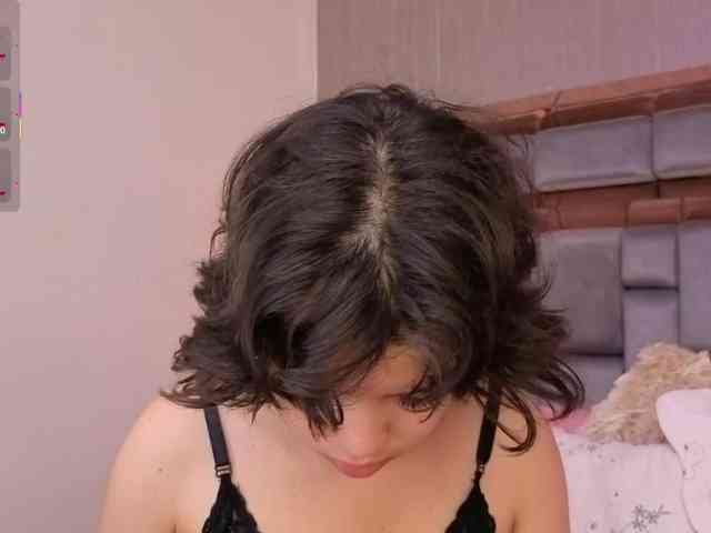 SophieCollins webcam