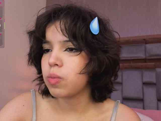 SophieCollins webcam
