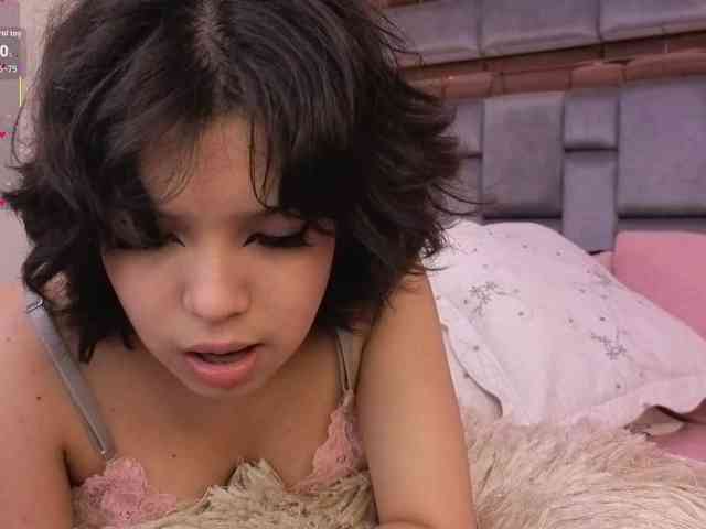 SophieCollins webcam