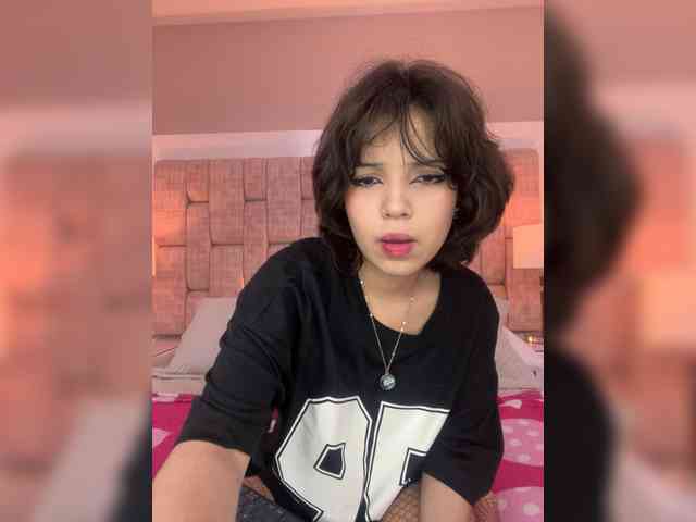 SophieCollins webcam