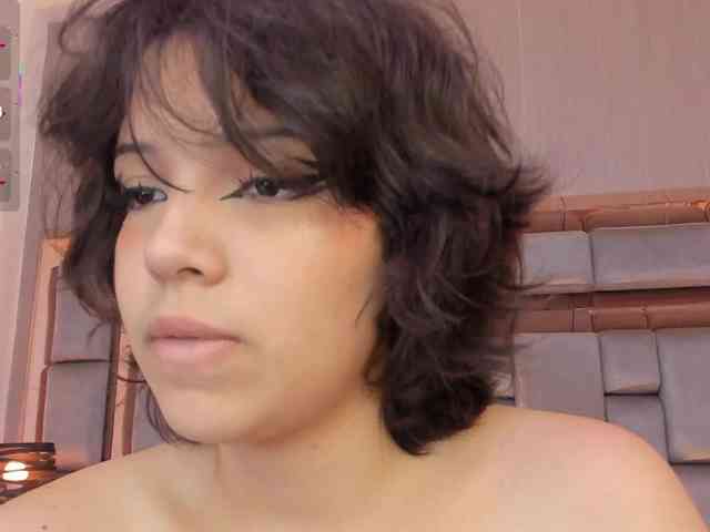 SophieCollins webcam