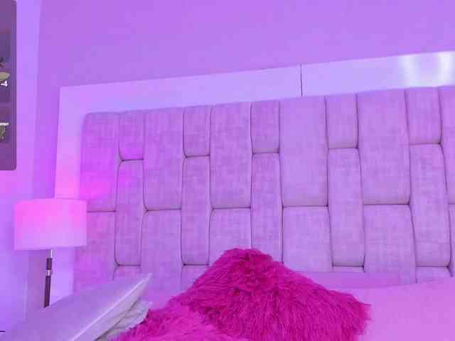 SophieCollins webcam