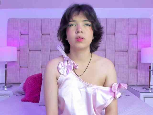 SophieCollins webcam