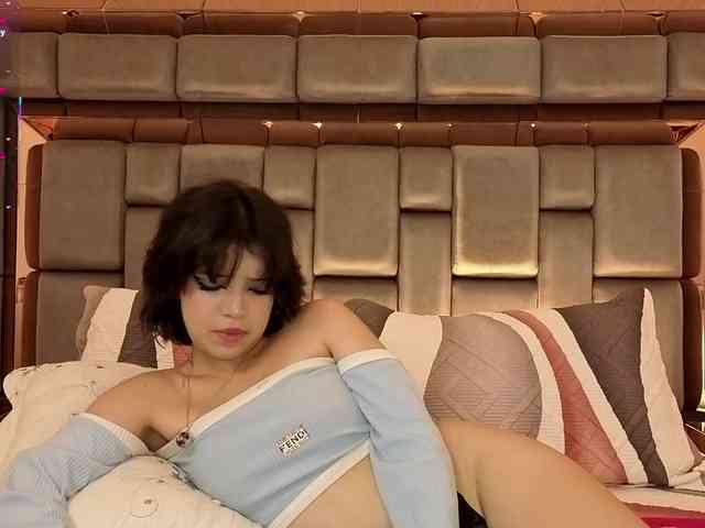 SophieCollins webcam