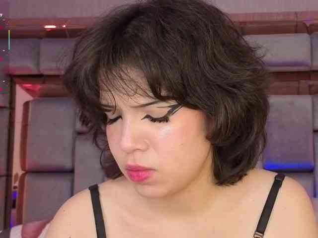 SophieCollins webcam
