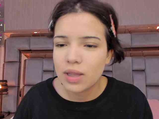 SophieCollins webcam