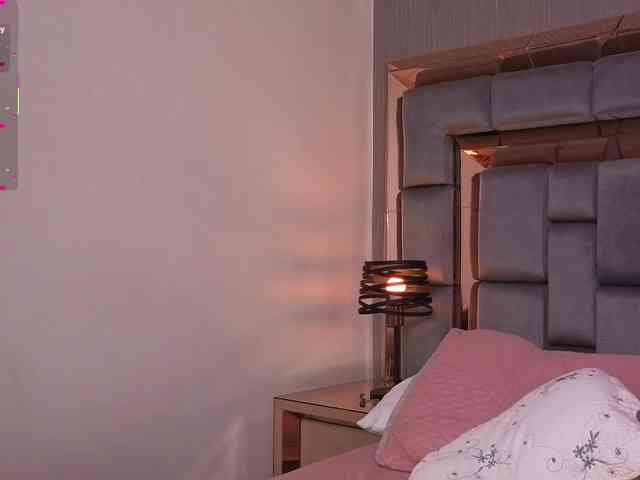 SophieCollins webcam