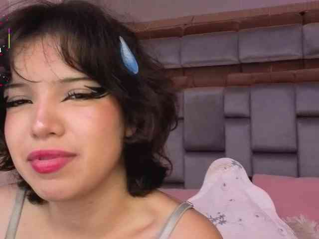 SophieCollins webcam