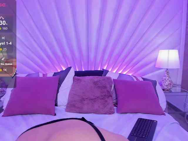 SophieCollins webcam