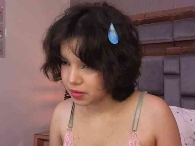 SophieCollins webcam