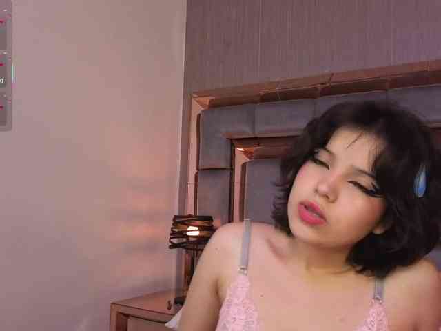 SophieCollins webcam