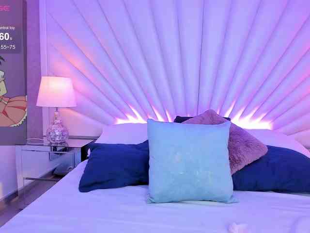 SophieCollins webcam