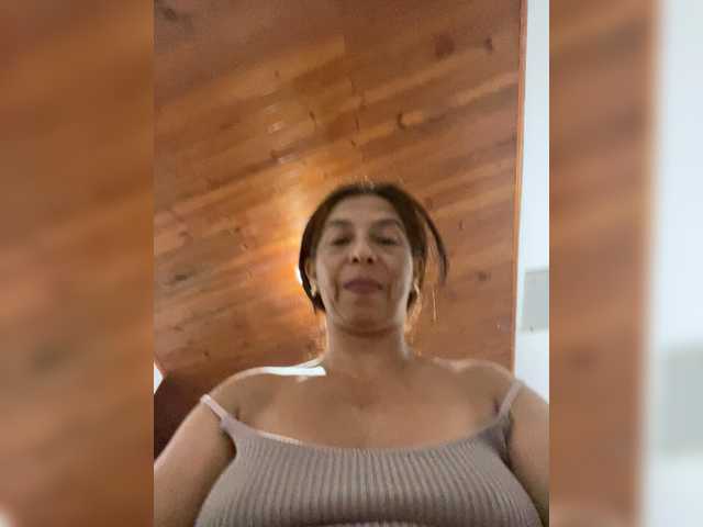 Claritza23's BongaCams show and profile