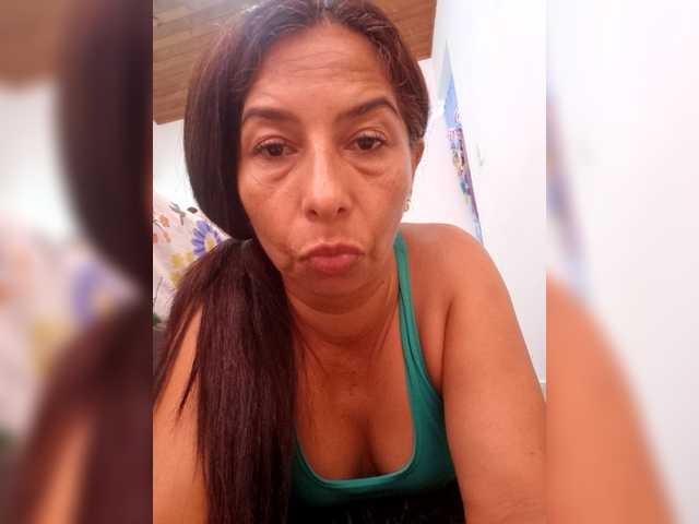 Claritza23's BongaCams show and profile