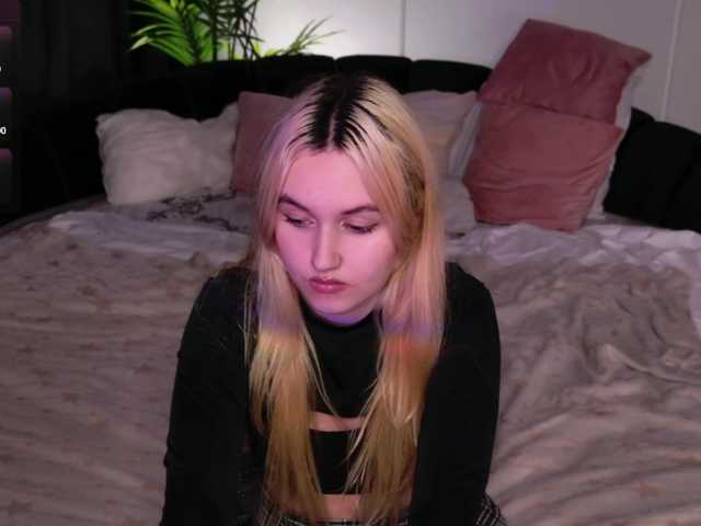 LillyEyess live cam on BongaCams