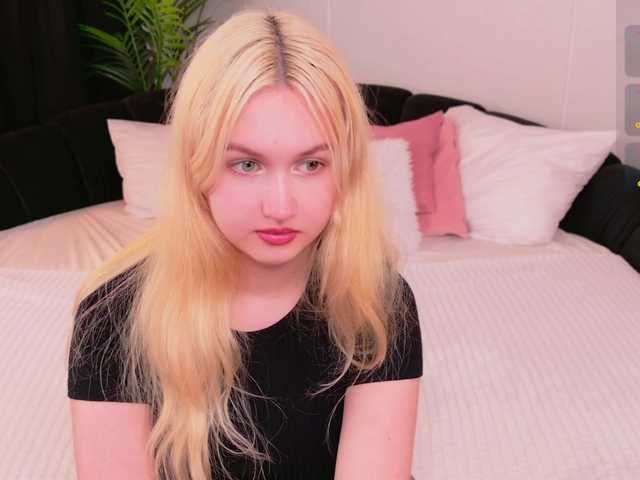LillyEyess live cam on BongaCams
