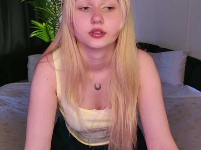 LillyEyess live cam on BongaCams