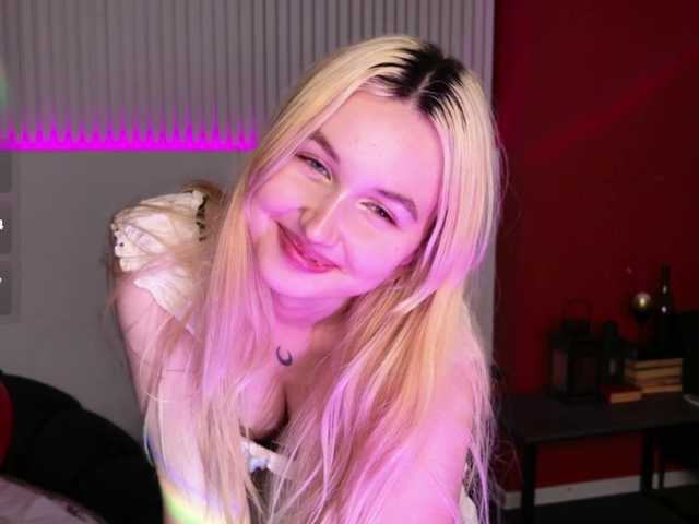 LillyEyess live cam on BongaCams