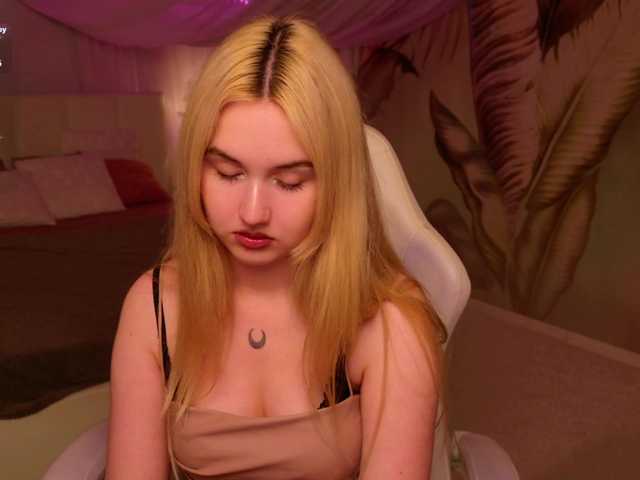 LillyEyess live cam on BongaCams