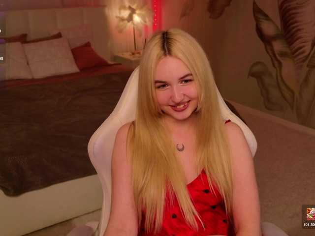 LillyEyess live cam