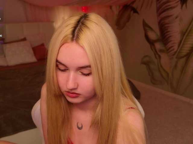 LillyEyess live cam on BongaCams