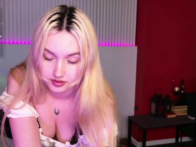 LillyEyess live cam on BongaCams