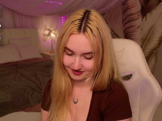 LillyEyess live cam on BongaCams