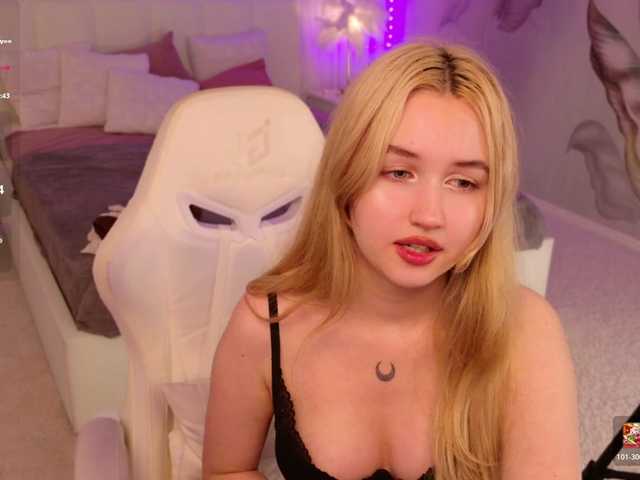 LillyEyess live cam on BongaCams