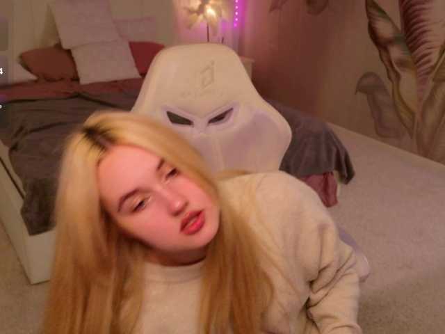 LillyEyess live cam on BongaCams